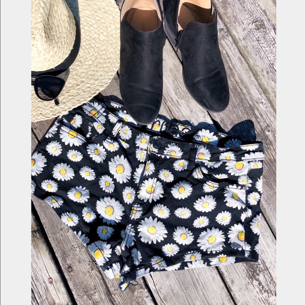 Rue21 Sunflower Black Denim Shorts